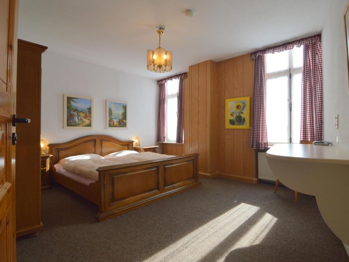 Classy Holiday Home In Uerzig Near Forest Room photo