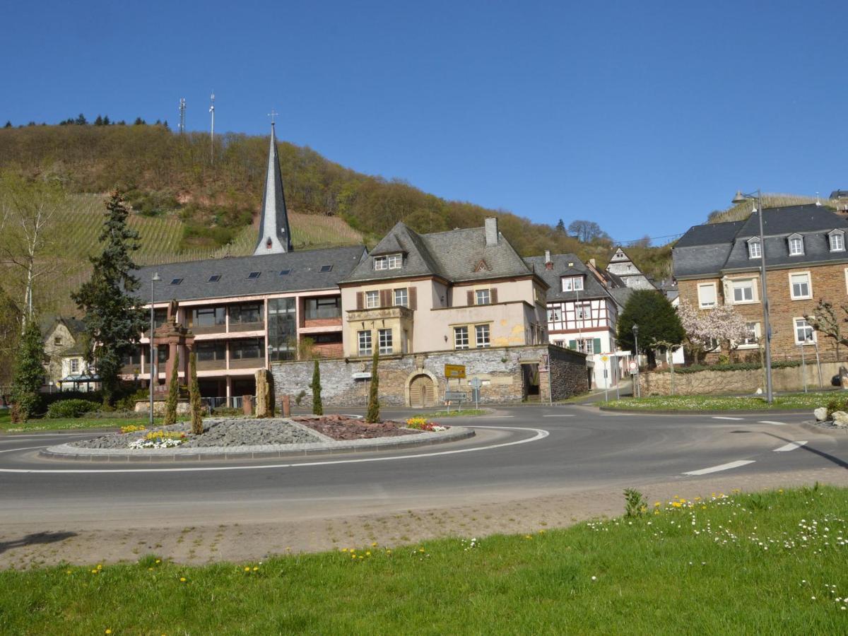 Classy Holiday Home In Uerzig Near Forest Room photo