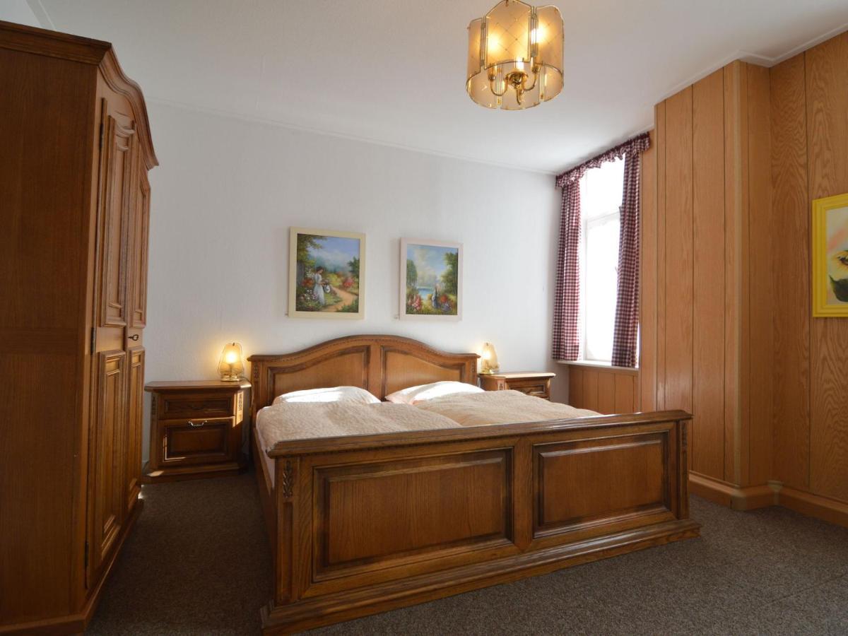 Classy Holiday Home In Uerzig Near Forest Room photo